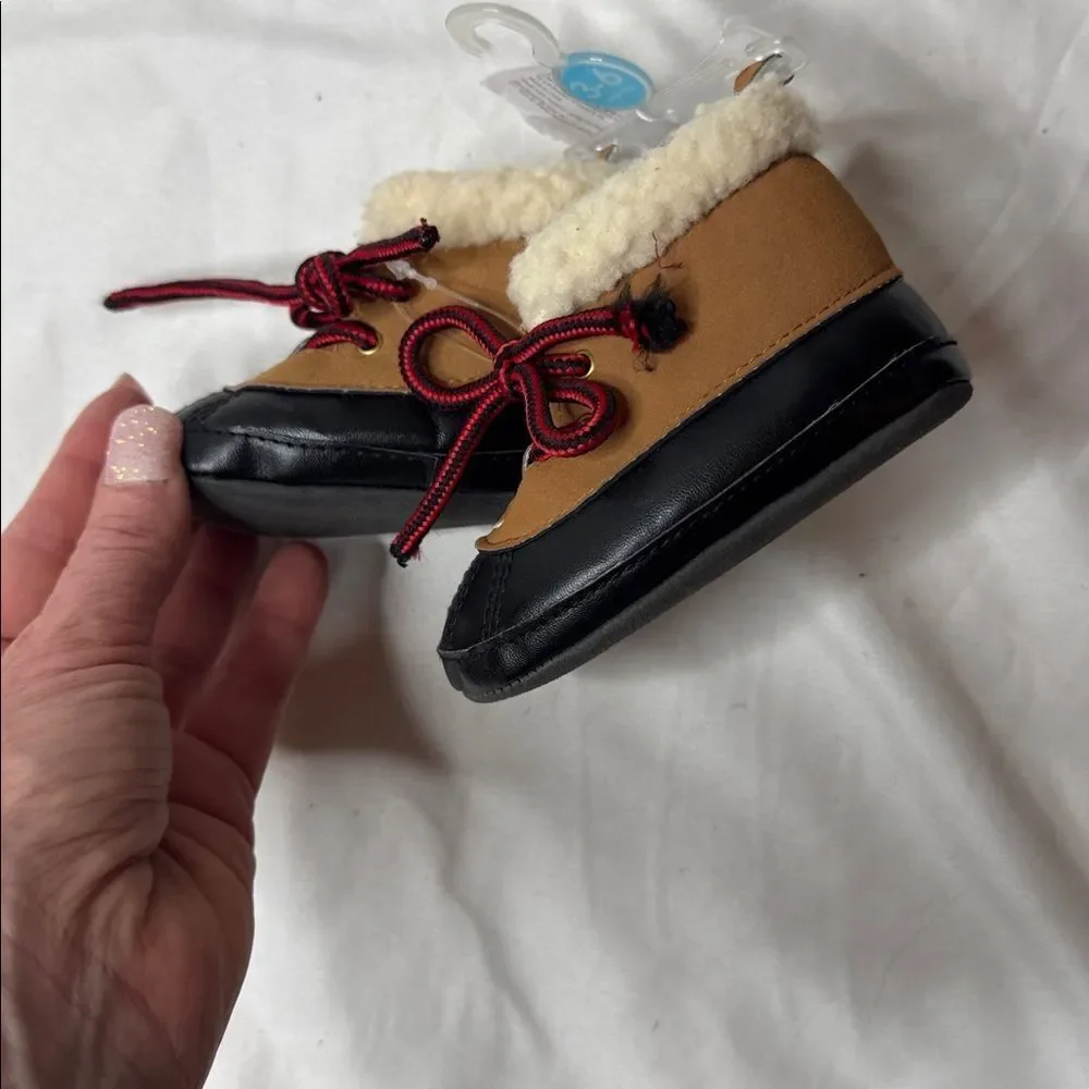 Carter’s Baby Boy Duck Fleece Lined Soft scrub Shoes. Size 3-6 Months. NWT.